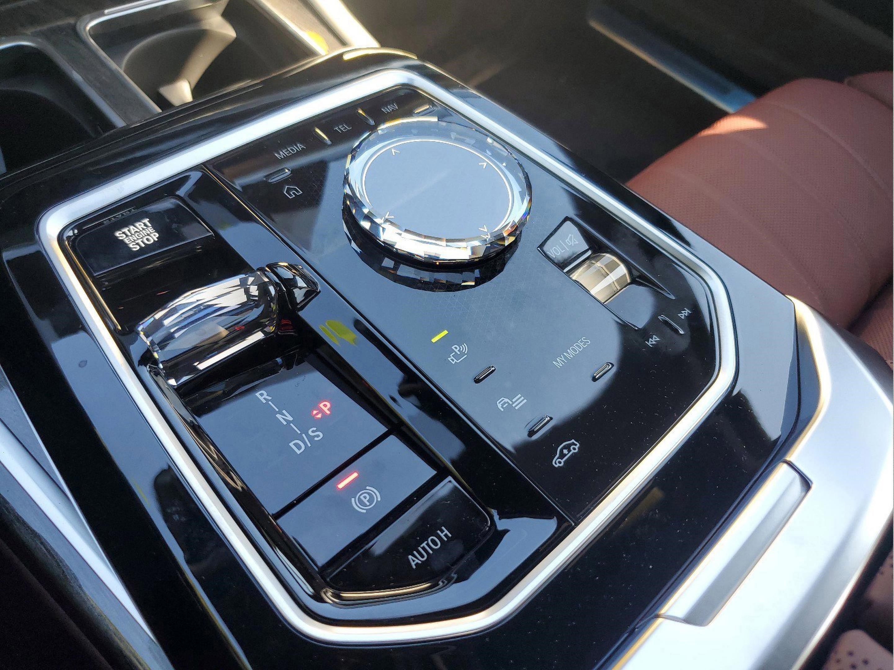 Used 2025 BMW 750e xDrive 750e xDrive image 30