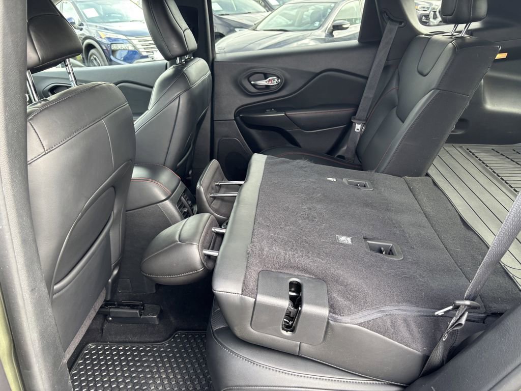 Used 2021 Jeep Cherokee Trailhawk w/ Technology Group image 27