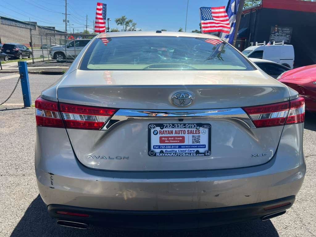 Used 2015 Toyota Avalon XLE FWD image 9