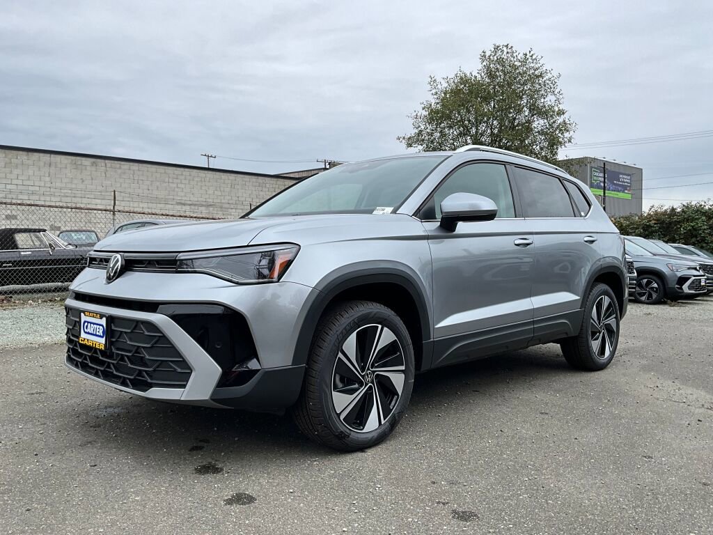 New 2025 Volkswagen Taos SE image 4