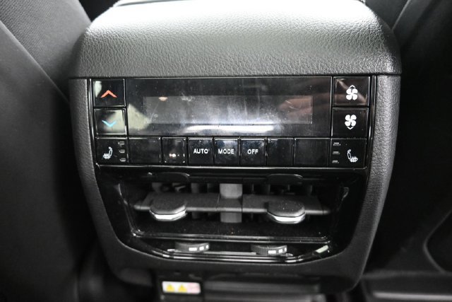 Used 2023 Jeep Grand Cherokee L Limited AWD/4WD image 10