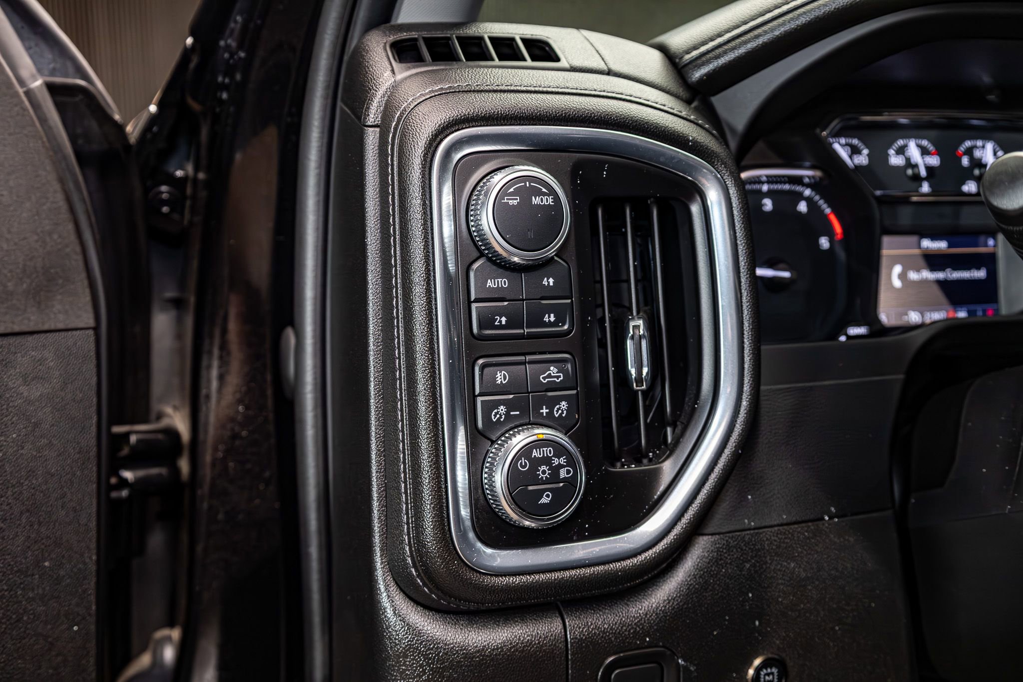 Used 2023 GMC Sierra 3500 SLT w/ SLT Premium Package AWD/4WD image 19