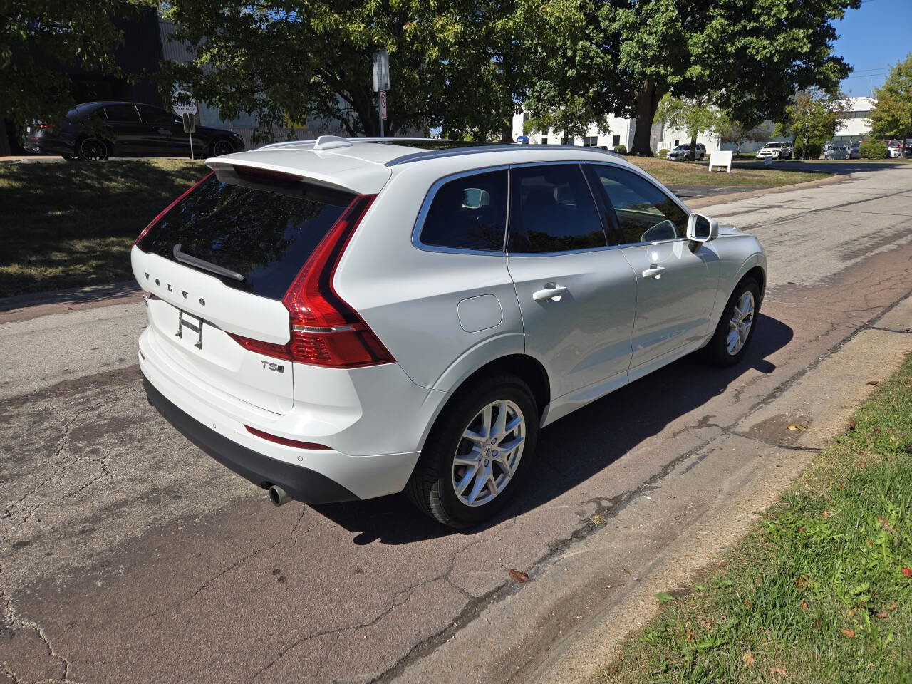 Used 2020 Volvo XC60 T5 Momentum image 6