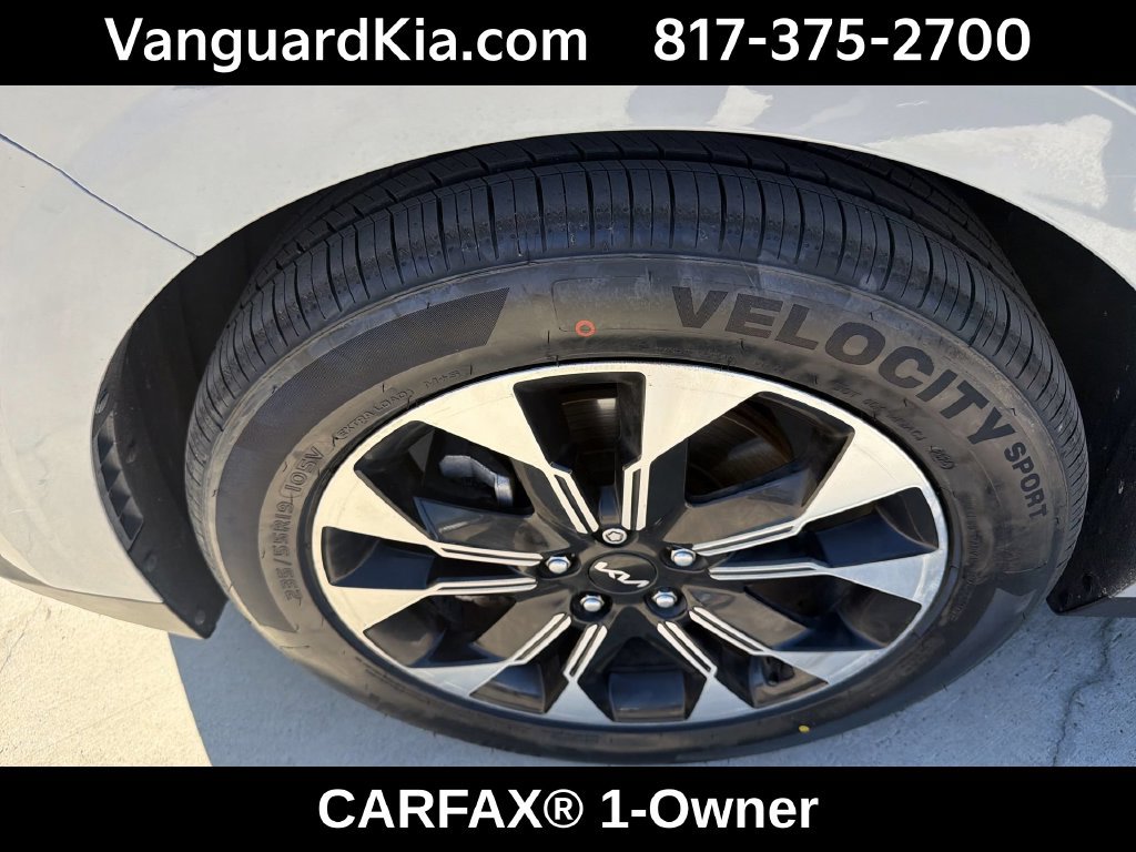 Certified 2024 Kia Carnival EX FWD image 21