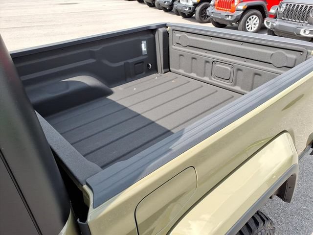 Used 2025 Jeep Gladiator Sport AWD/4WD image 14