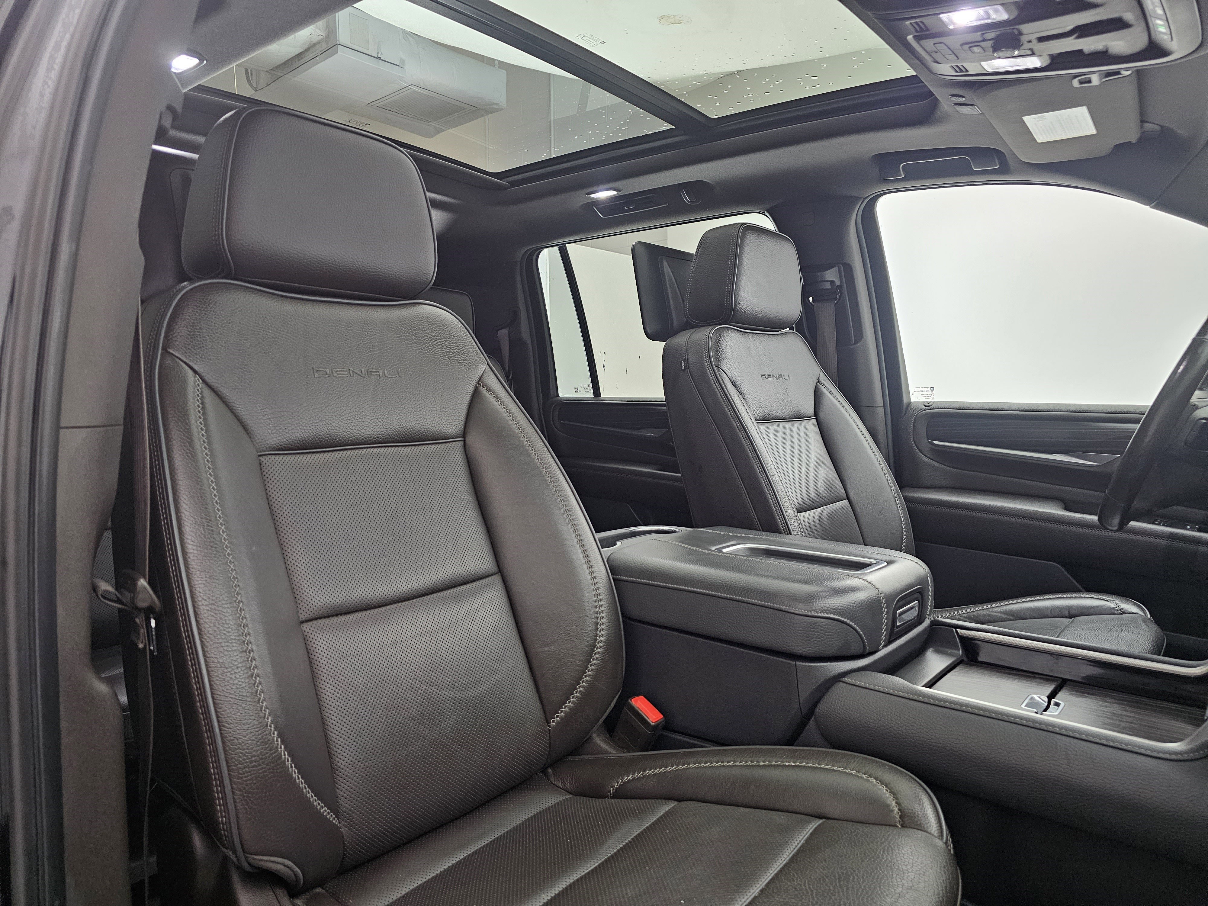 Used 2021 GMC Yukon XL Denali image 12