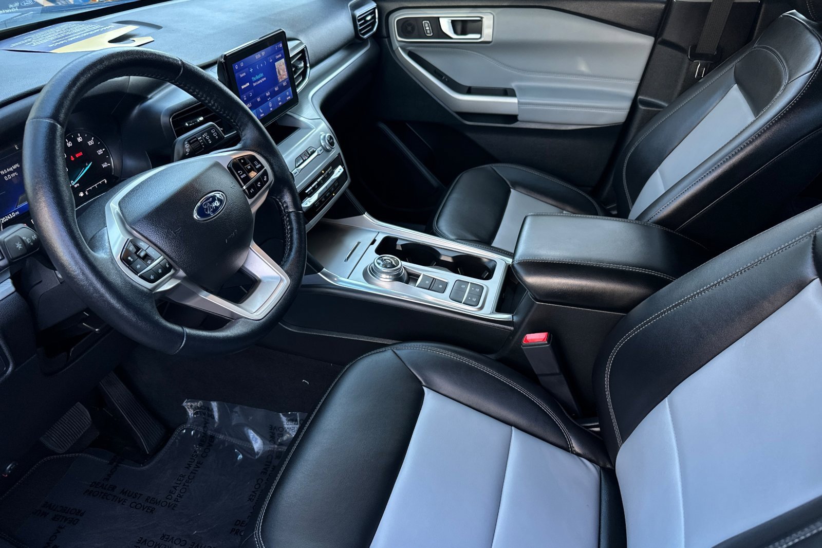 Certified 2022 Ford Explorer XLT w/ Equipment Group 202A image 9