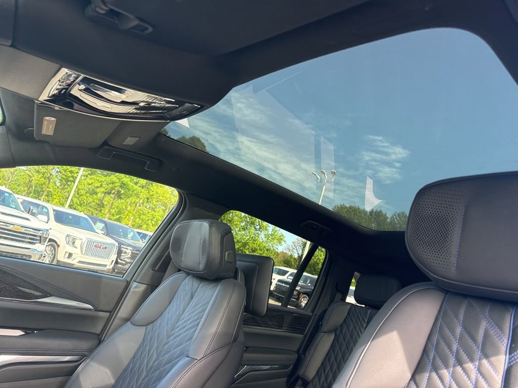 Used 2025 Cadillac Escalade IQ Luxury 1 AWD/4WD image 10