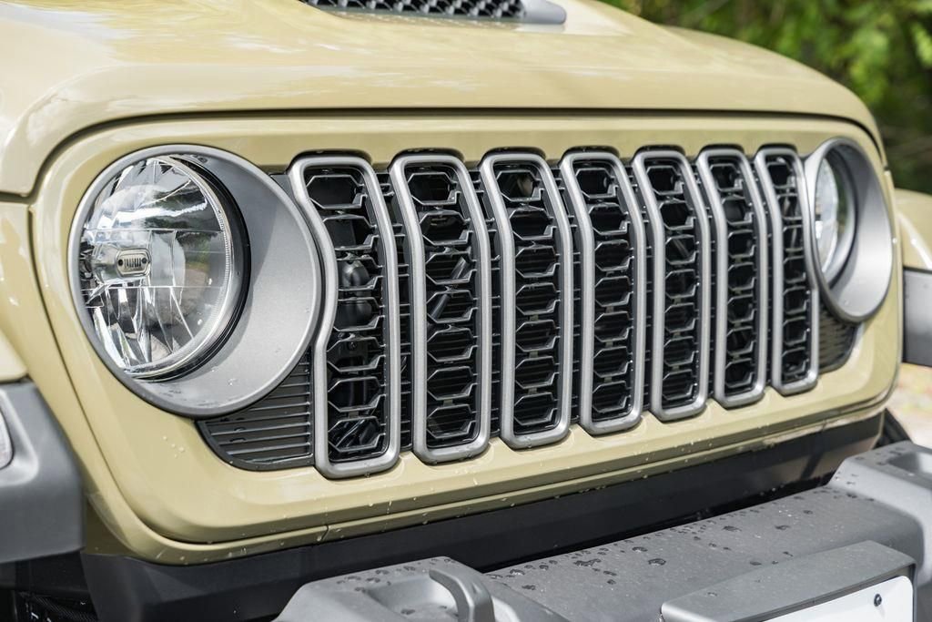 New 2025 Jeep Gladiator Sport AWD/4WD image 10