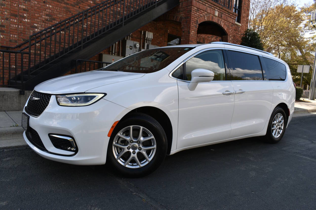 Used 2021 Chrysler Pacifica Touring-L image 50