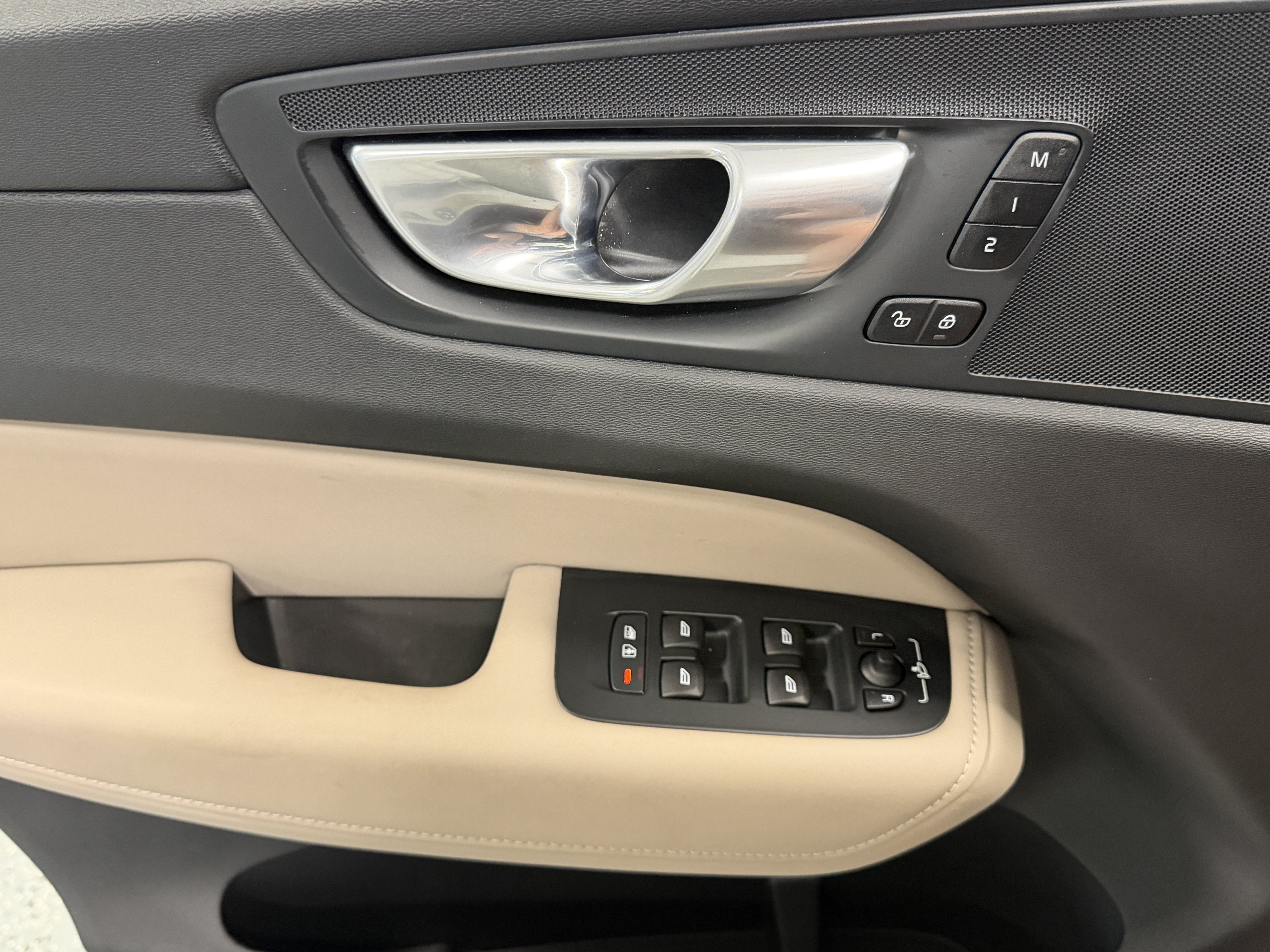 Used 2026 Volvo XC60 B5 Plus AWD/4WD image 18