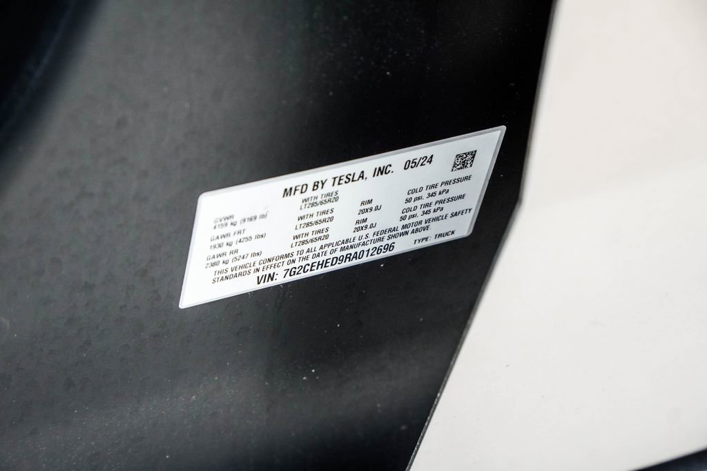 Used 2024 Tesla Cybertruck AWD Crew Cab image 40