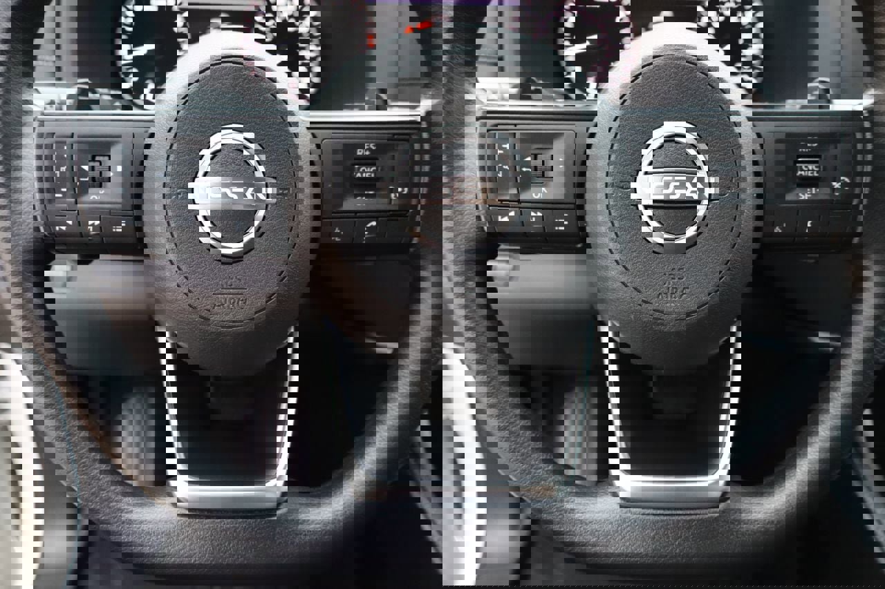 Used 2024 Nissan Pathfinder S image 12