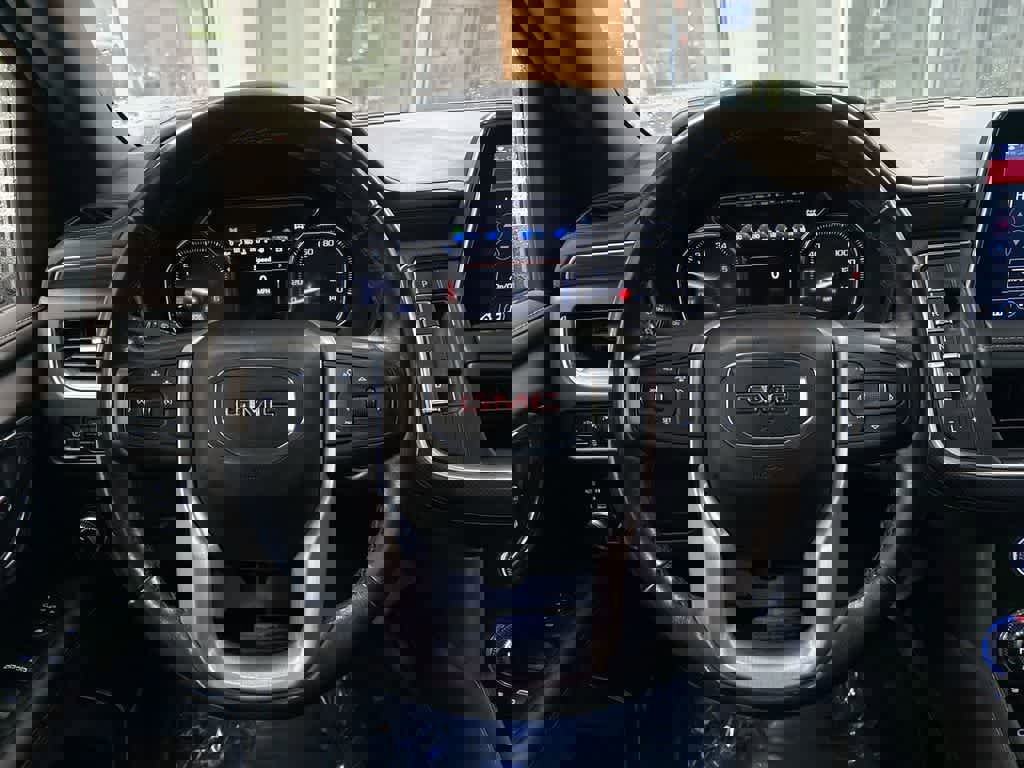 Used 2021 GMC Yukon XL SLT image 24