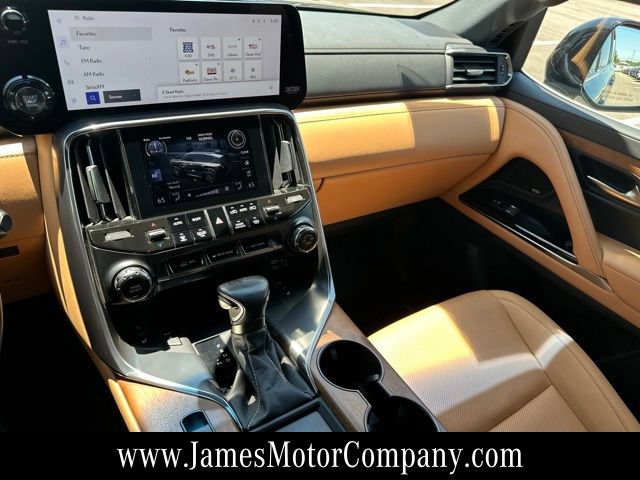 Used 2023 Lexus LX 600 4WD w/ Luxury Package image 9