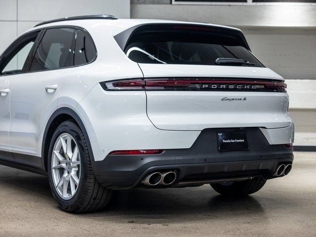 Certified 2025 Porsche Cayenne S AWD/4WD image 24