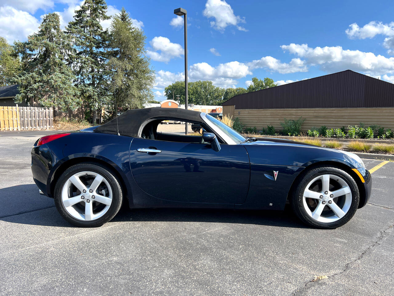 Used 2006 Pontiac Solstice Roadster w/ Power Package image 21