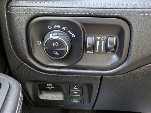 Used 2025 RAM 1500 Limited AWD/4WD image 26