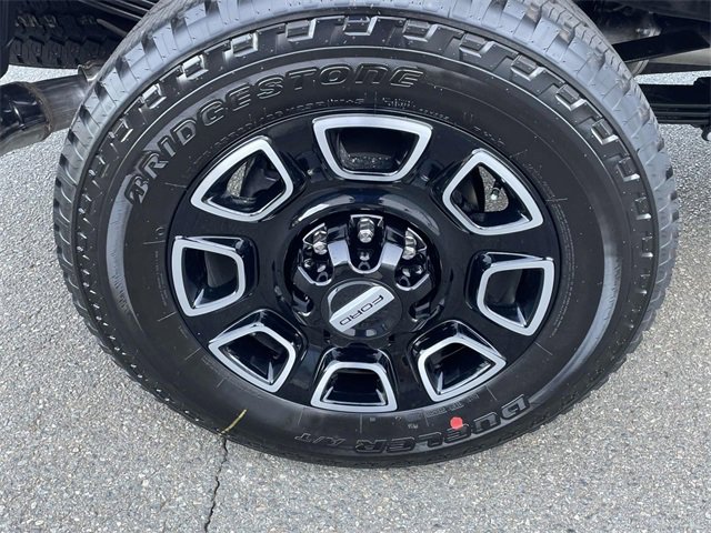 New 2025 Ford F350 Platinum w/ FX4 Off-Road Package image 9