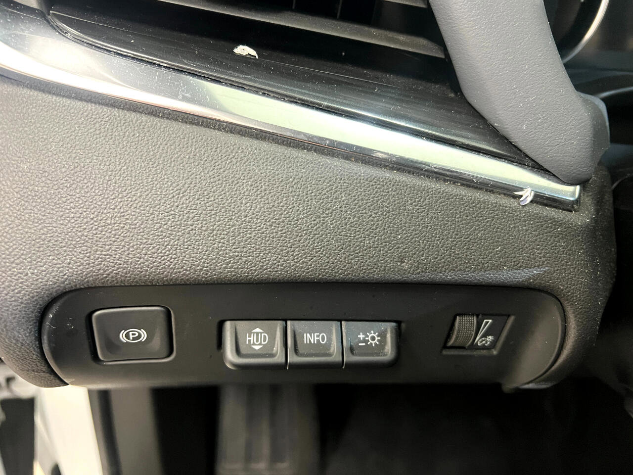 Used 2024 Buick Enclave Premium image 32