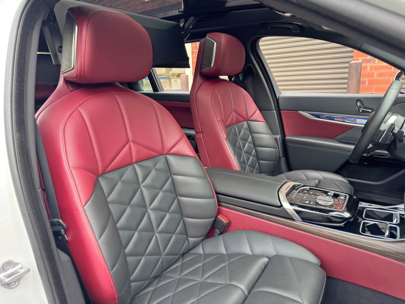 Used 2023 BMW 740i w/ Parking Assistance Package RWD image 50