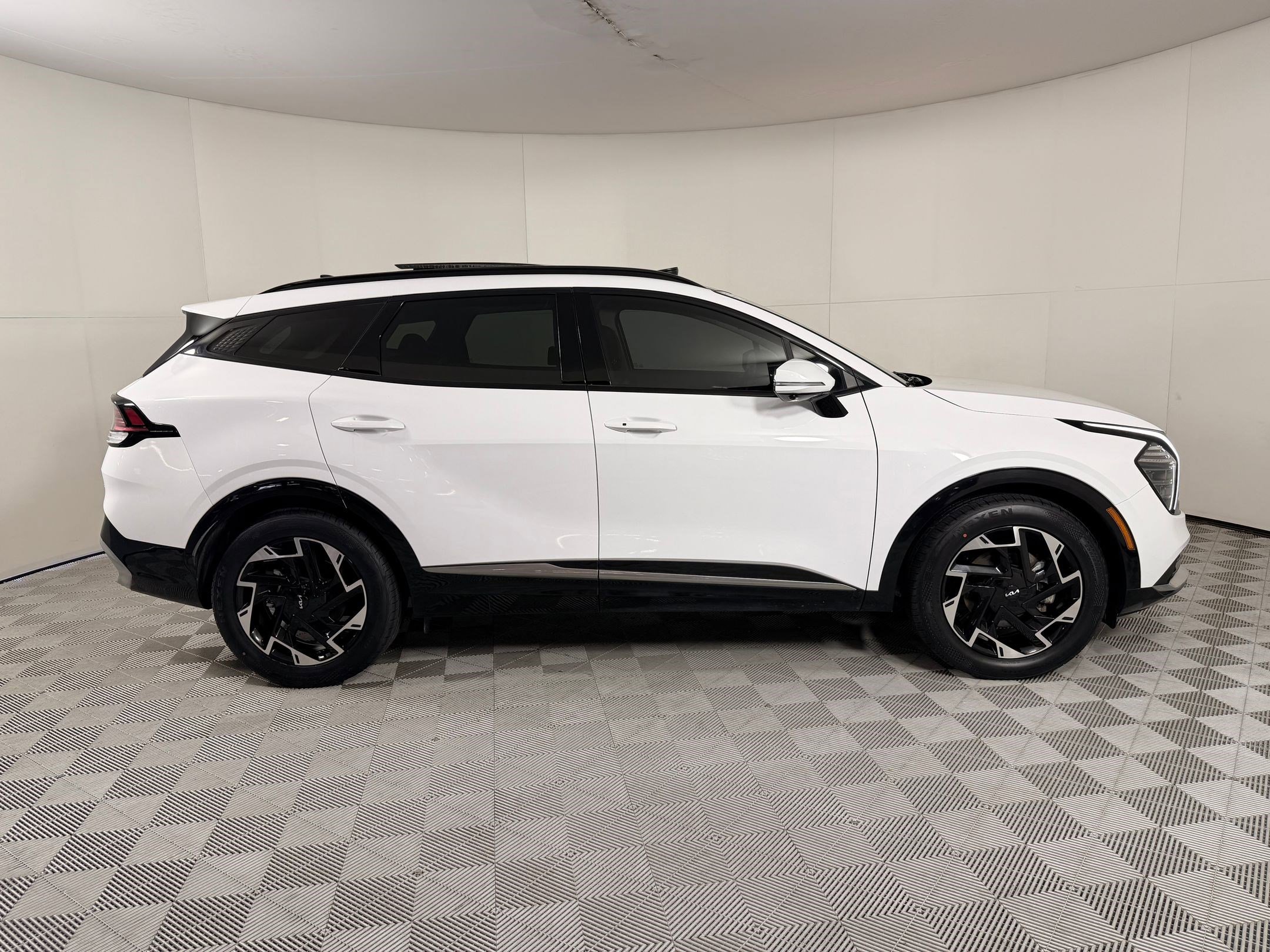 Used 2024 Kia Sportage SX image 8