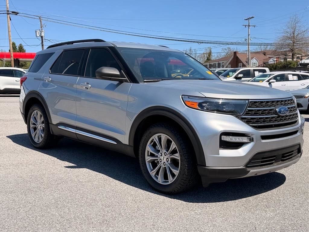 Used 2023 Ford Explorer XLT w/ Equipment Group 202A AWD/4WD image 17