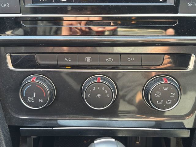 Used 2019 Volkswagen Golf S image 18