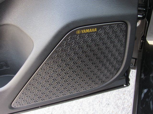 New 2025 Mitsubishi Outlander SE image 13