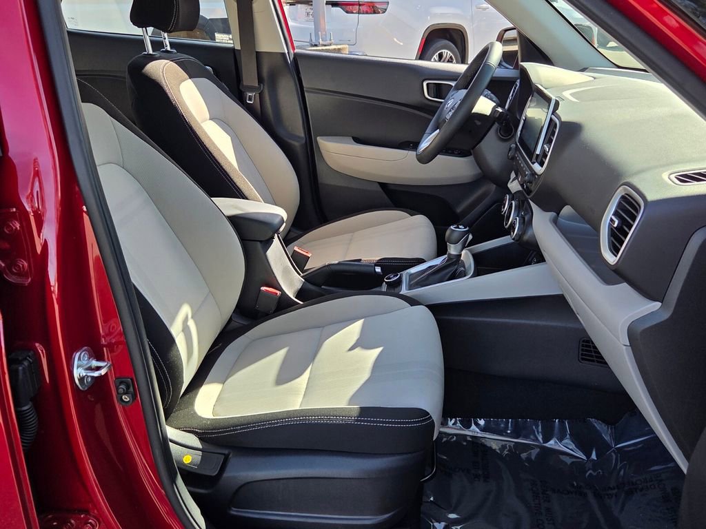 Used 2025 Hyundai Venue SEL image 15