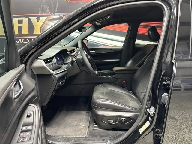 Used 2025 Jeep Grand Cherokee L Altitude AWD/4WD image 4