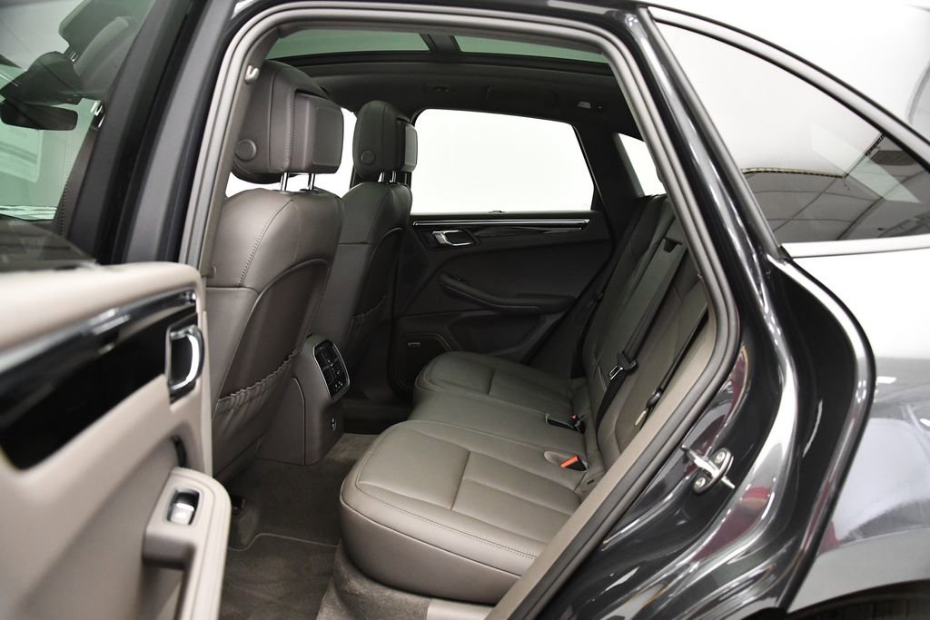 Used 2025 Porsche Macan image 41