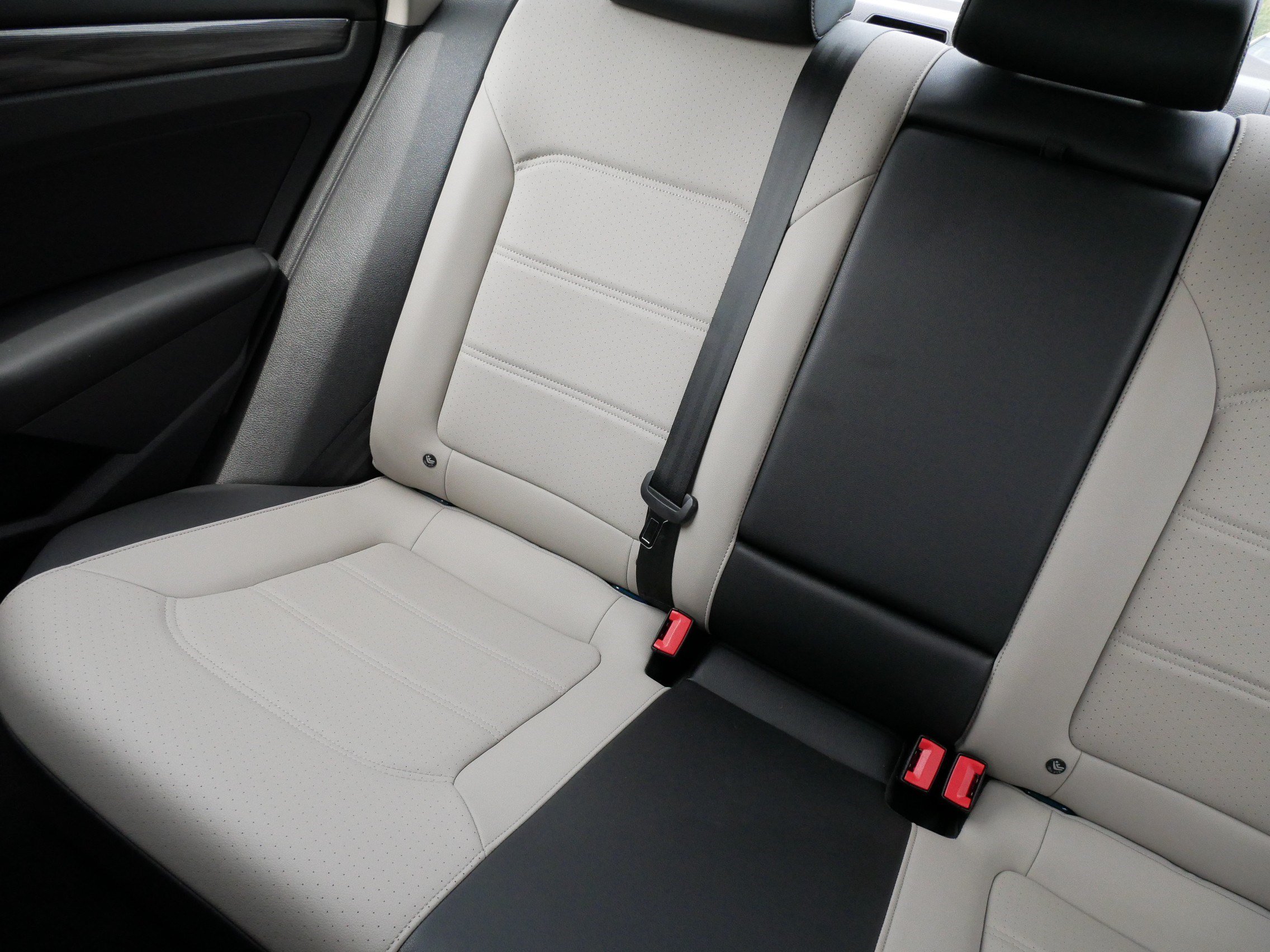 Certified 2020 Volkswagen Passat 2.0T R-Line FWD image 12