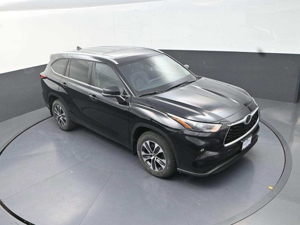 Used 2024 Toyota Highlander XLE AWD/4WD image 14