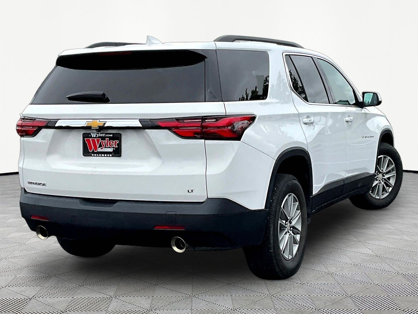 Used 2023 Chevrolet Traverse LT FWD image 6