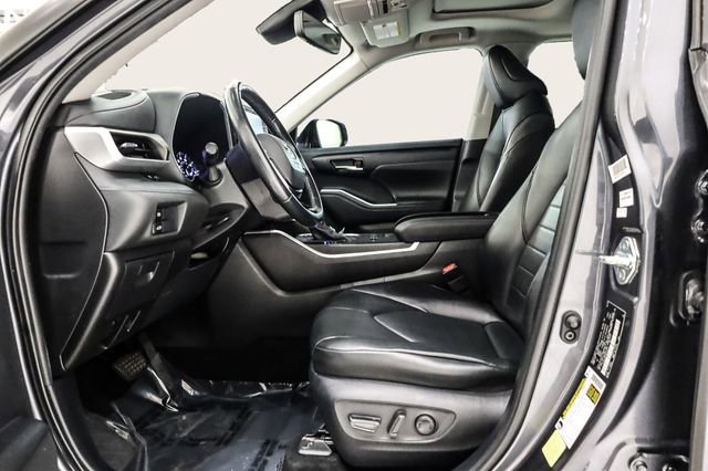 Used 2021 Toyota Highlander XLE image 21