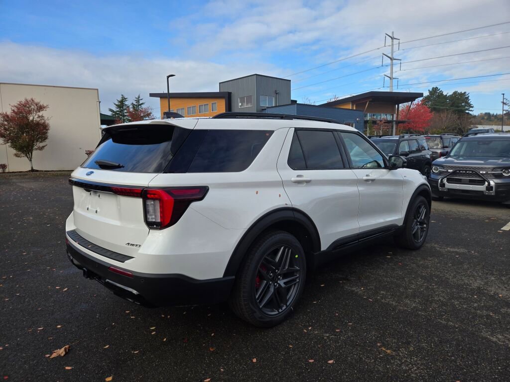 New 2026 Ford Explorer ST-Line w/ ST-Line Street Pack AWD/4WD image 5