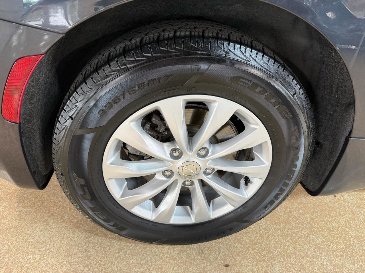 Used 2019 Chrysler Pacifica Touring-L image 61
