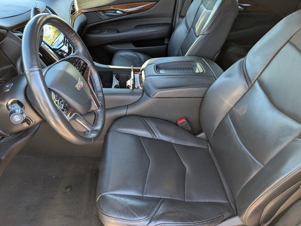Used 2019 Cadillac Escalade Luxury AWD/4WD image 12