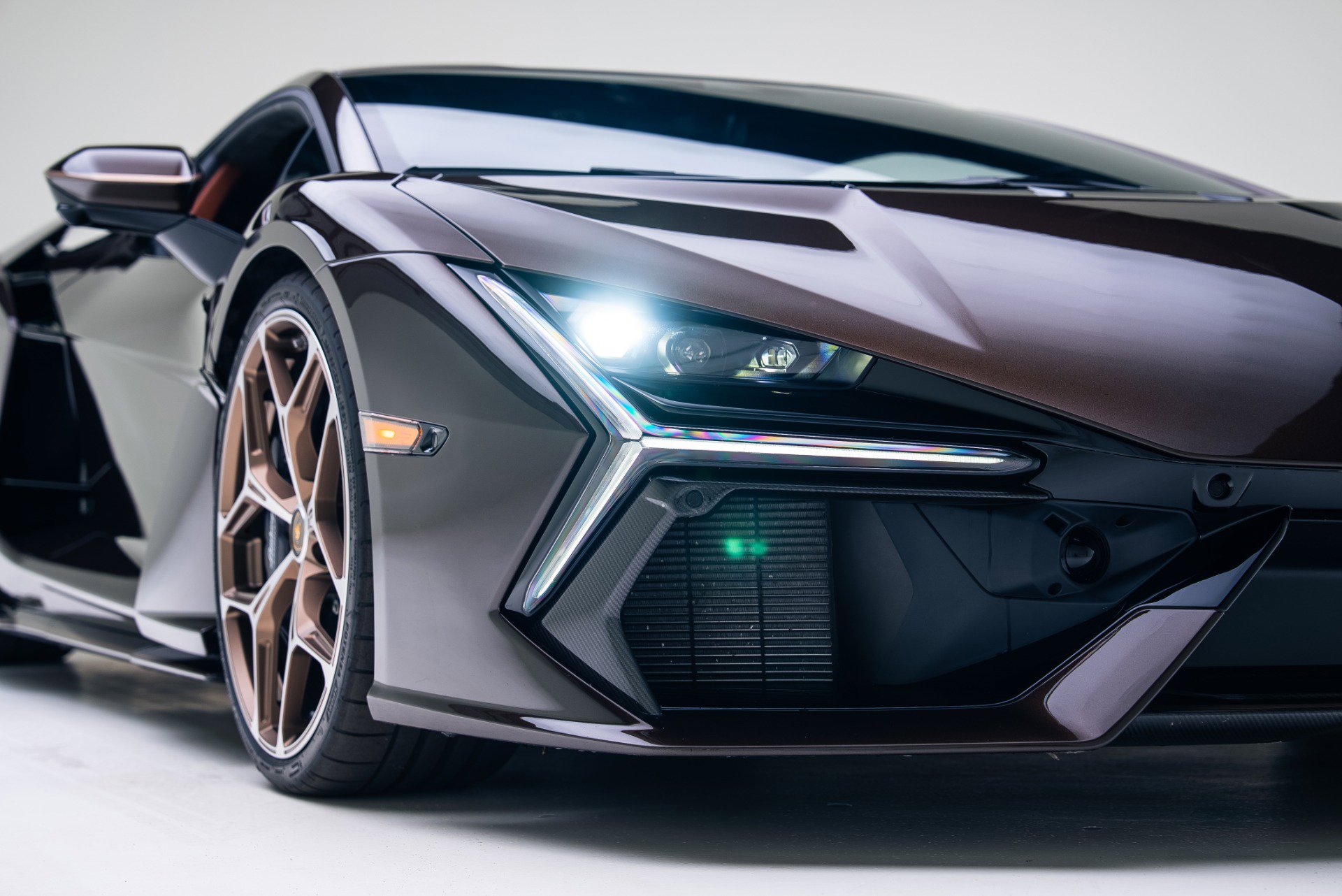 Used 2025 Lamborghini Revuelto image 12