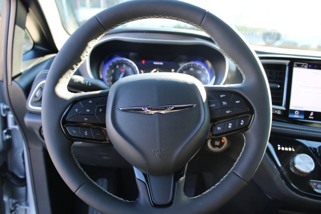 New 2026 Chrysler Pacifica Select w/ S Appearance Package image 12