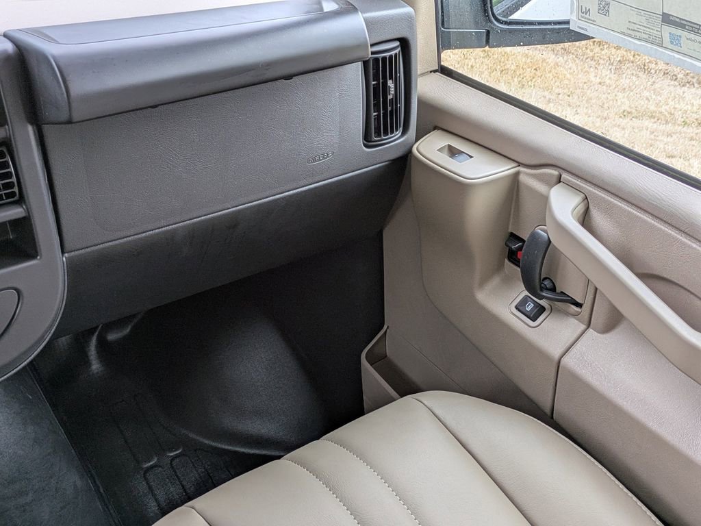 New 2025 Chevrolet Express 2500 Work Van 3D Extended Cargo Van w/ Driver Convenience Package image 17