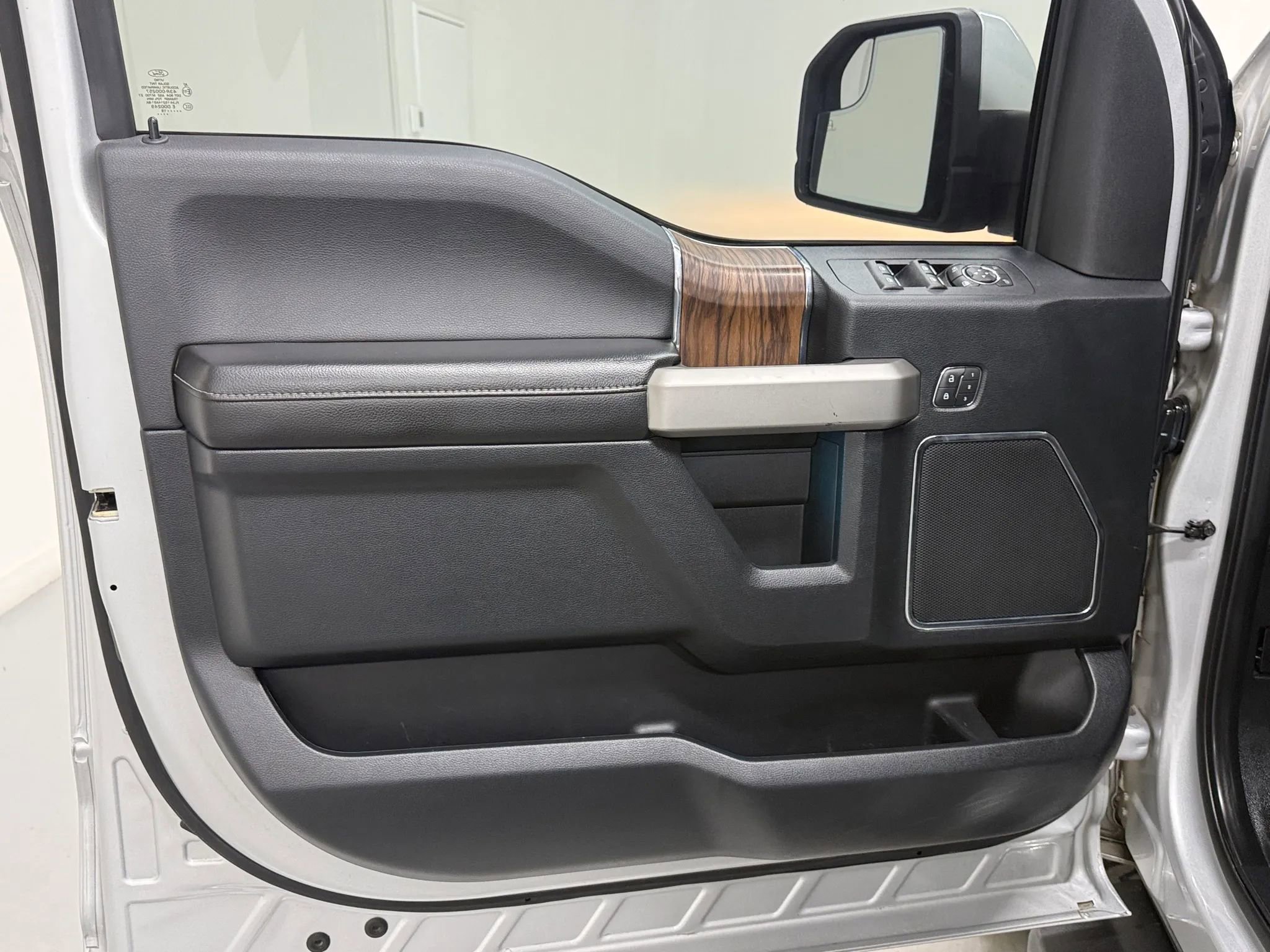 Used 2019 Ford F150 Lariat w/ FX4 Off-Road Package image 19