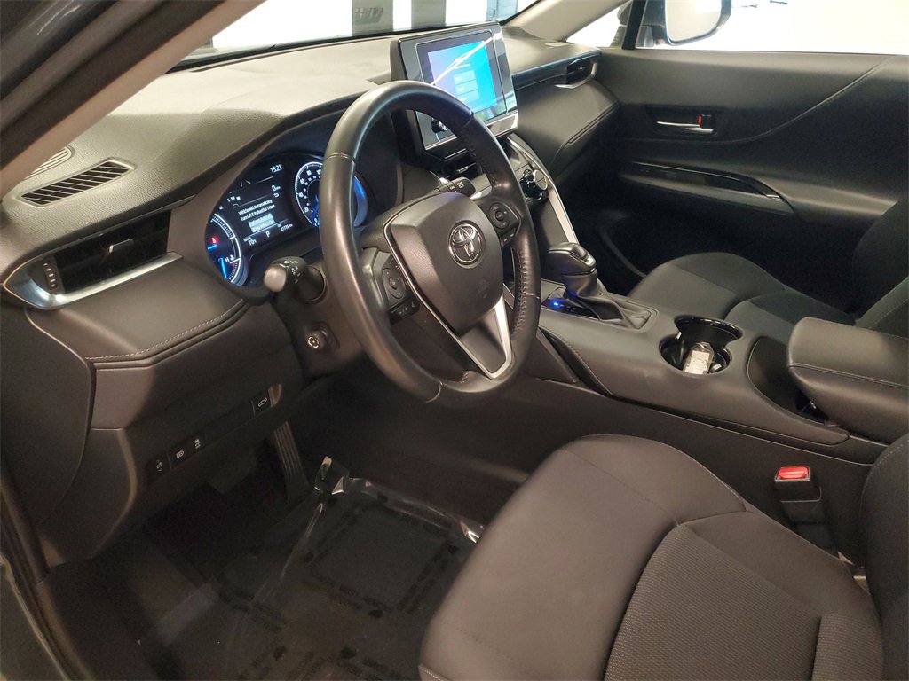 Used 2023 Toyota Venza LE image 16