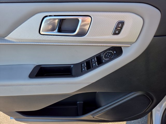 New 2026 Ford Explorer Active w/ Active Comfort Package RWD image 9