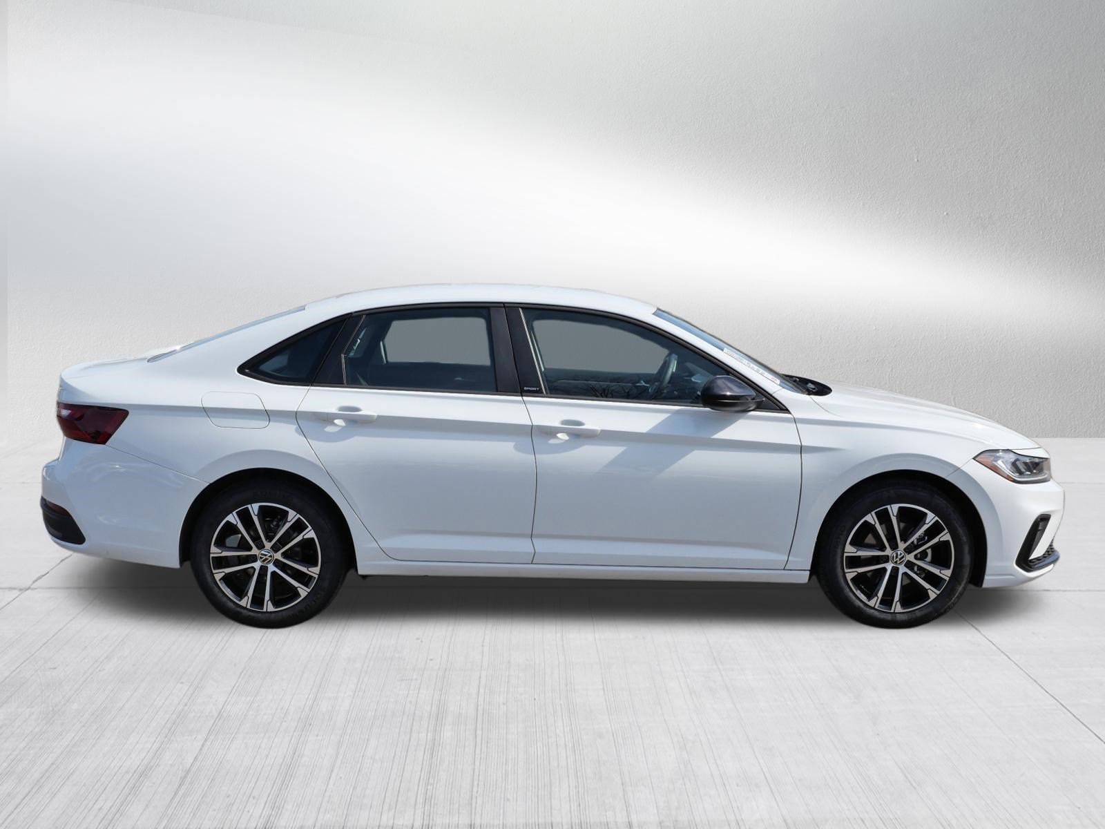 Certified 2025 Volkswagen Jetta Sport image 8