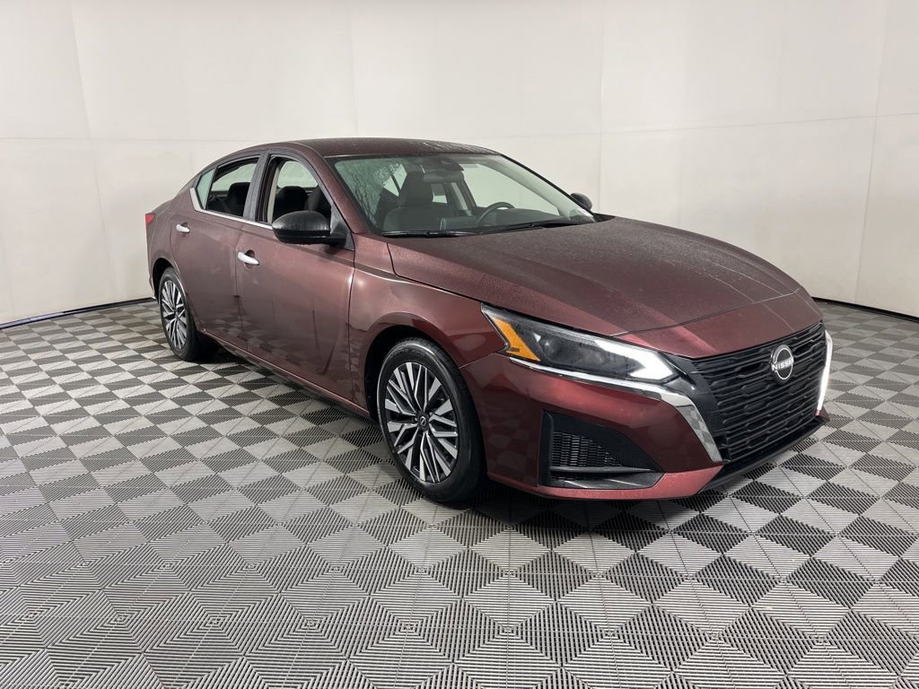 Used 2024 Nissan Altima 2.5 SV image 15