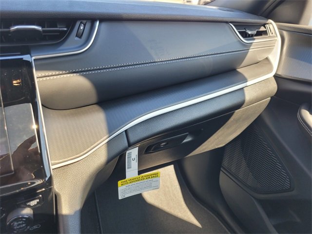 New 2025 Jeep Grand Cherokee Altitude image 27