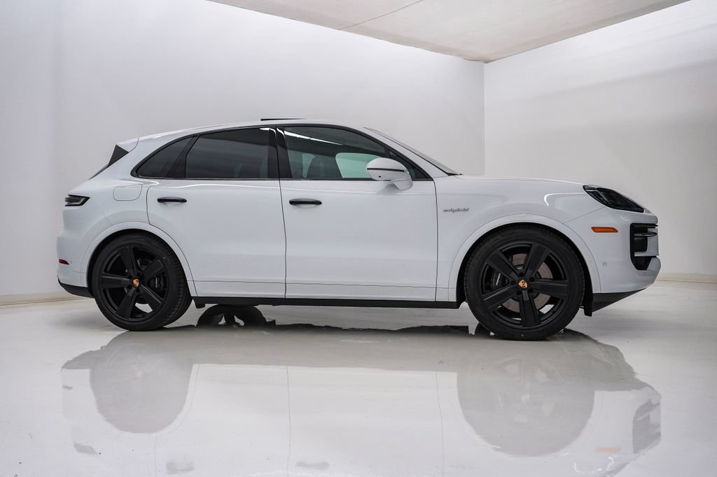 New 2026 Porsche Cayenne Coupe AWD/4WD image 9