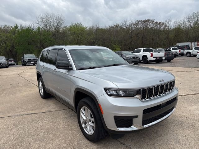 Used 2024 Jeep Grand Cherokee L Laredo image 2